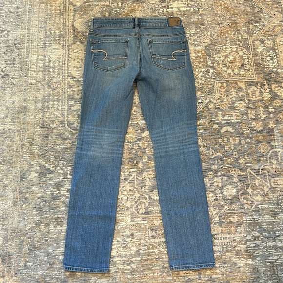 American eagle jeans. Light wash. Skinny stretch. Size 4 short - Picture 3 of 5